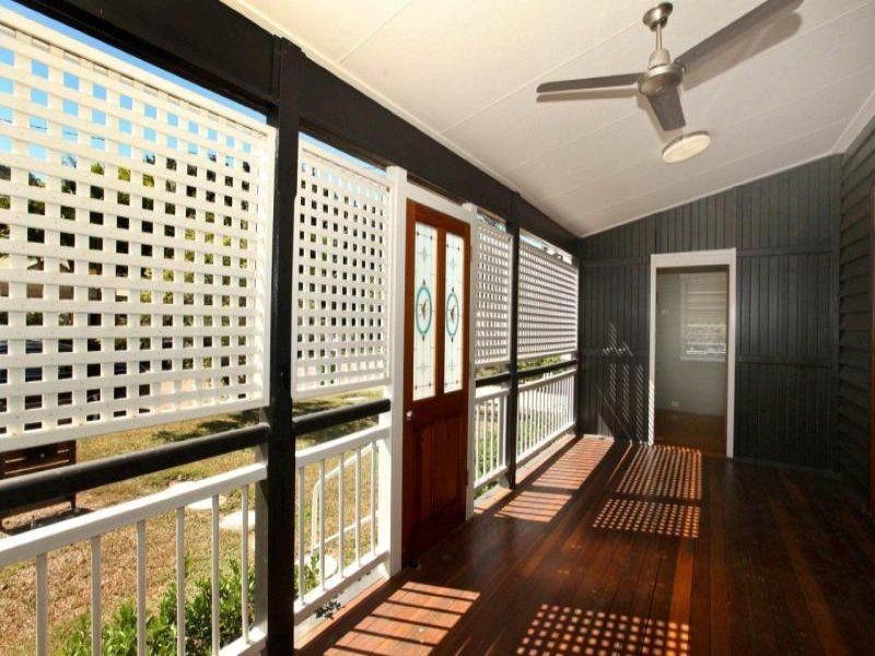 2 Lamington Rd, West End QLD 4810