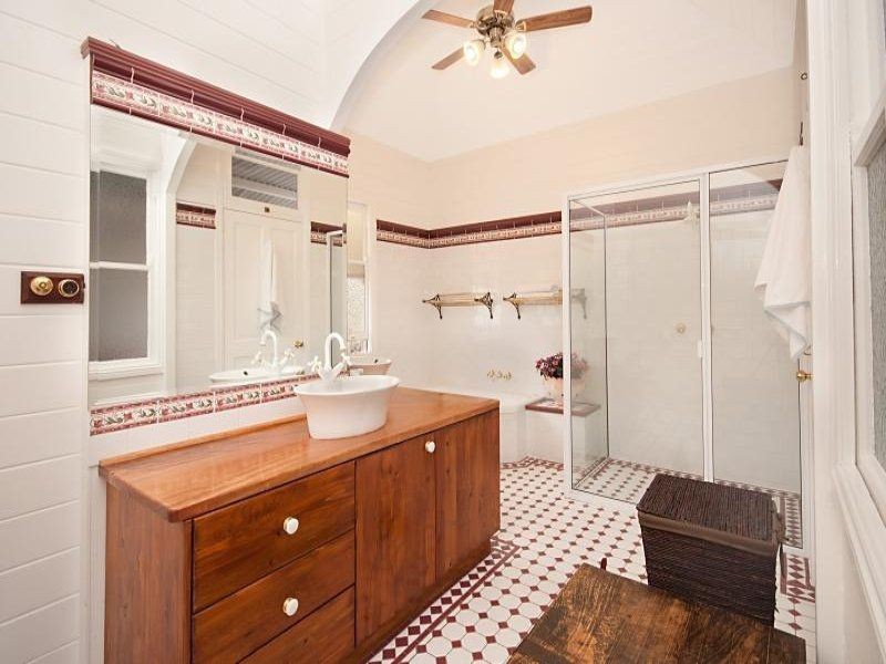 221 Kelso Dr, Kelso QLD 4815