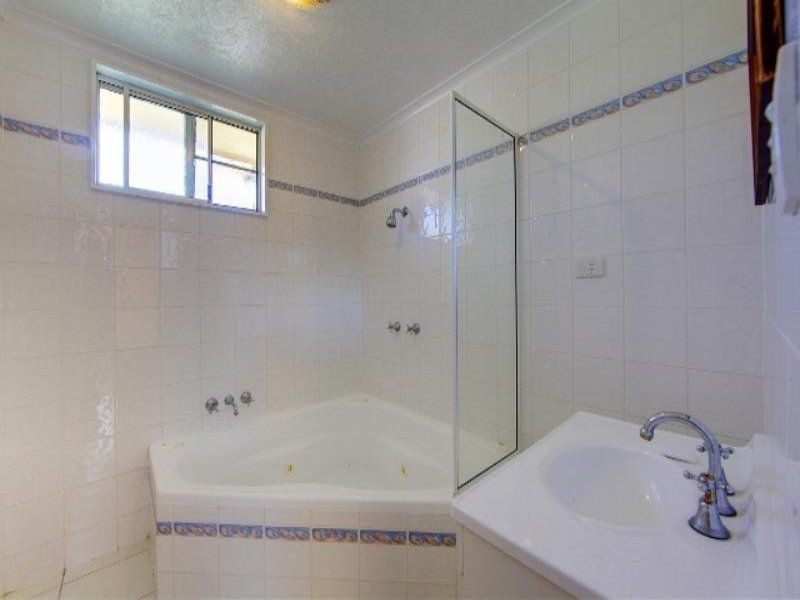 16 Julia St, Kirwan QLD 4817