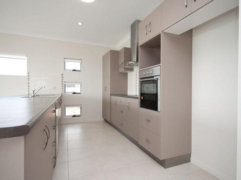 21 Cashell Cres, Bushland Beach QLD 4818