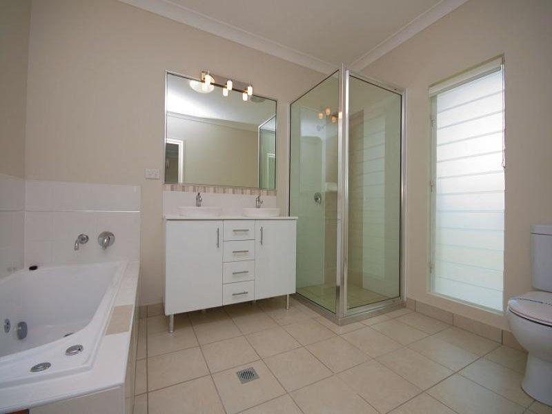 21 Cashell Cres, Bushland Beach QLD 4818