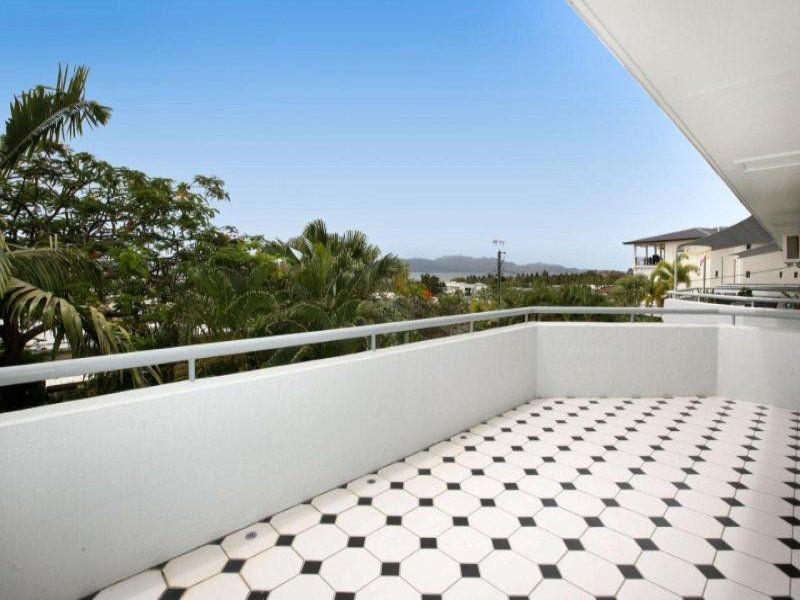 1/14 Eden St, Belgian Gardens QLD 4810