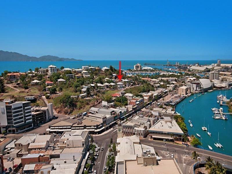 11 Melton Tce, Townsville City QLD 4810