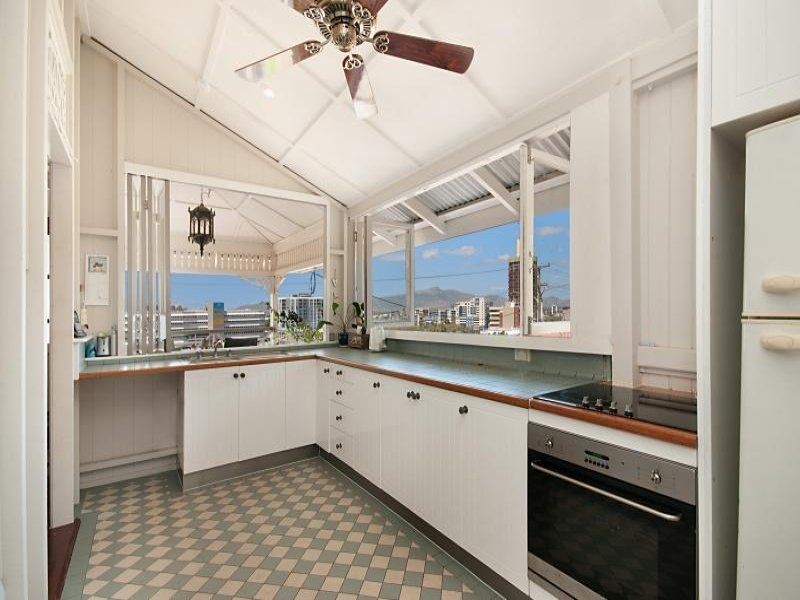 11 Melton Tce, Townsville City QLD 4810