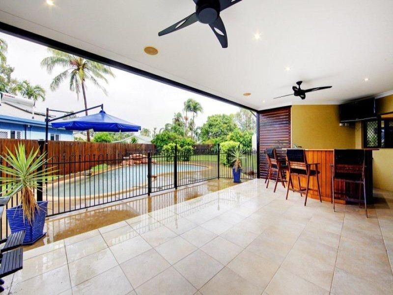 9 Jamaica  Cres, Bushland Beach QLD 4818