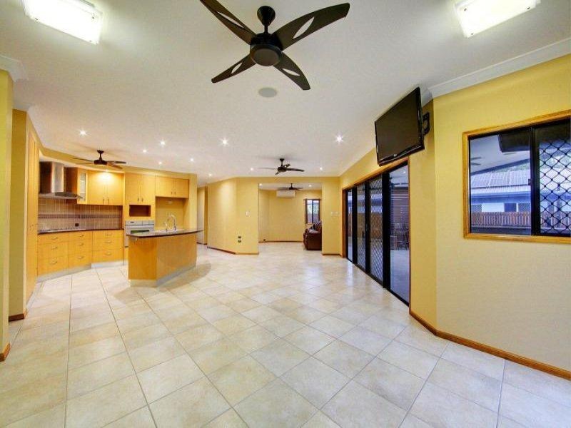 9 Jamaica  Cres, Bushland Beach QLD 4818