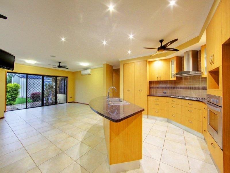 9 Jamaica  Cres, Bushland Beach QLD 4818