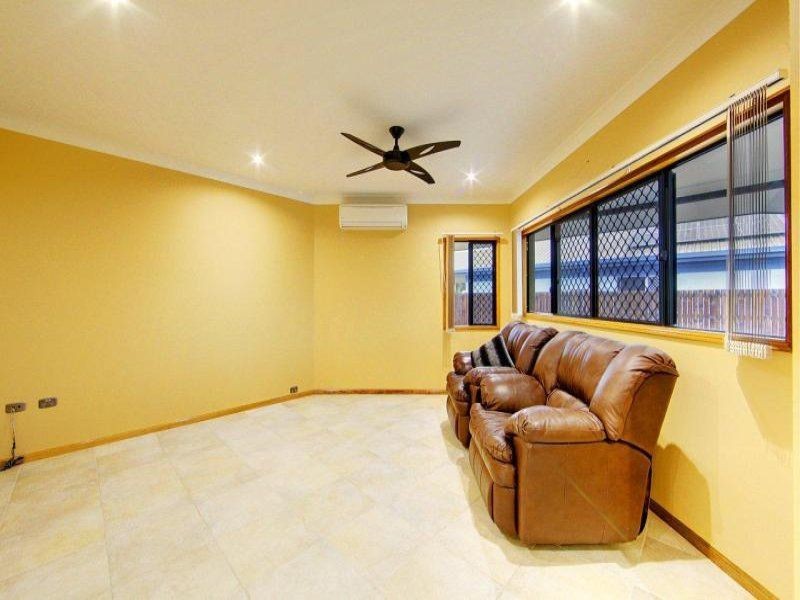 9 Jamaica  Cres, Bushland Beach QLD 4818