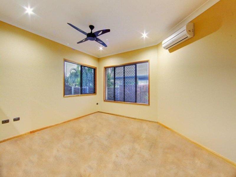 9 Jamaica  Cres, Bushland Beach QLD 4818