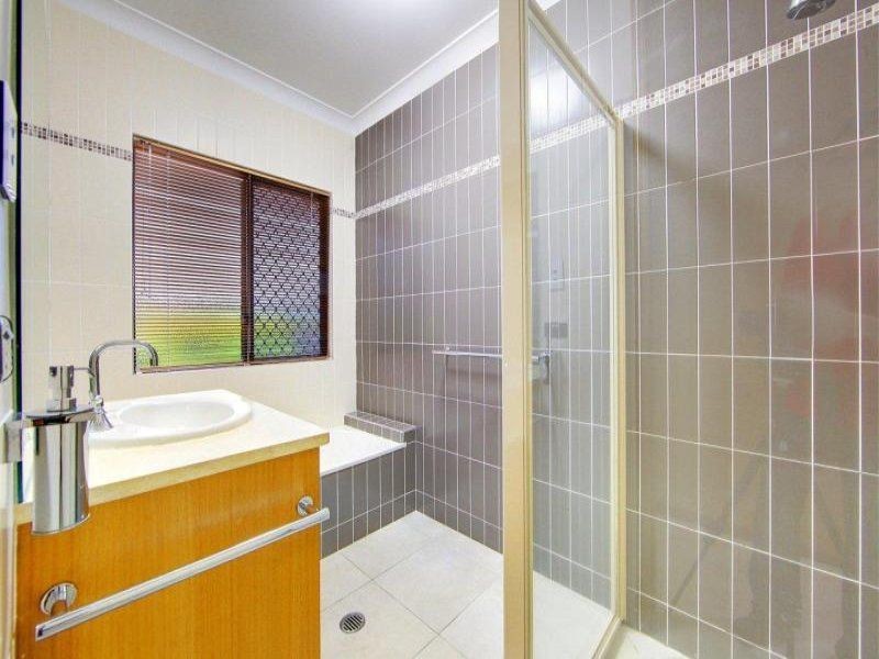 9 Jamaica  Cres, Bushland Beach QLD 4818