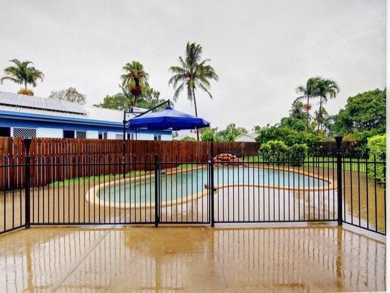 9 Jamaica  Cres, Bushland Beach QLD 4818