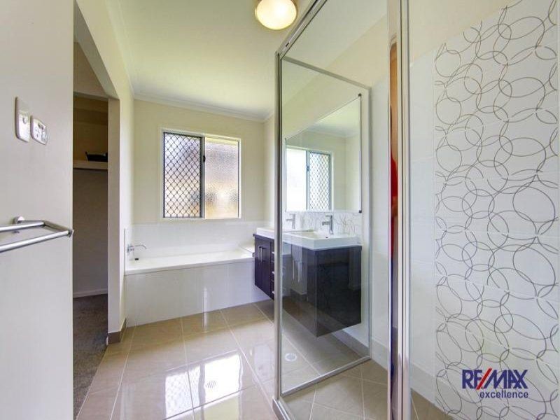 11 Bell Gum  Pl, Mount Low QLD 4818