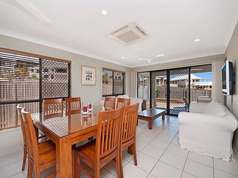 22 Helvellyn St, Bushland Beach QLD 4818