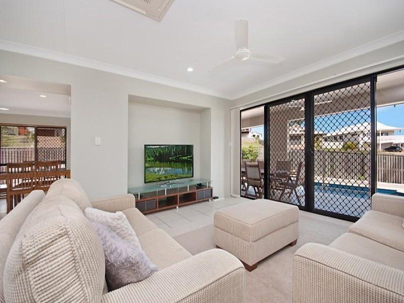 22 Helvellyn St, Bushland Beach QLD 4818