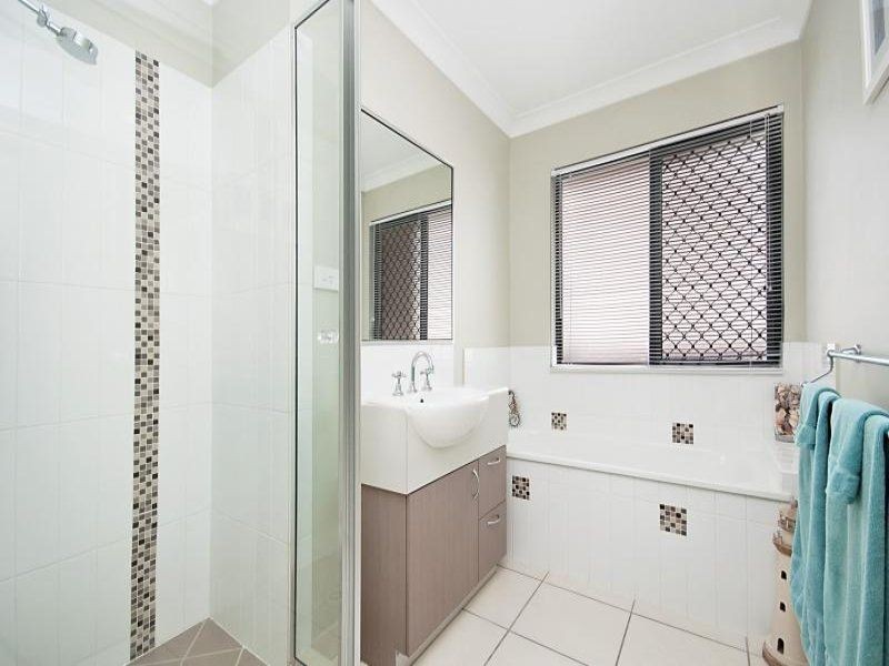 22 Helvellyn St, Bushland Beach QLD 4818