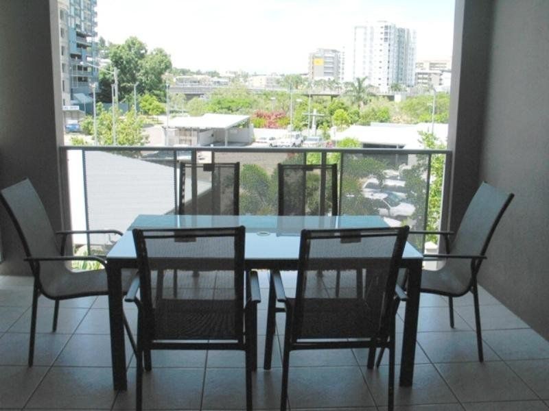 8/51 Stanley St, Townsville City QLD 4810