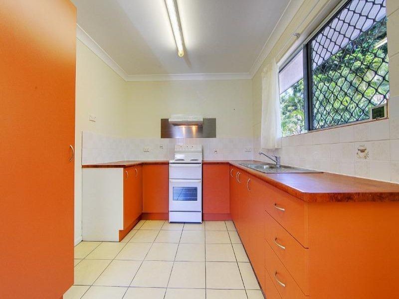 2/17 Leigh St, West End QLD 4810