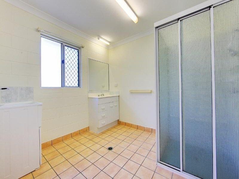 2/17 Leigh St, West End QLD 4810