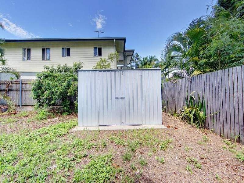 2/17 Leigh St, West End QLD 4810