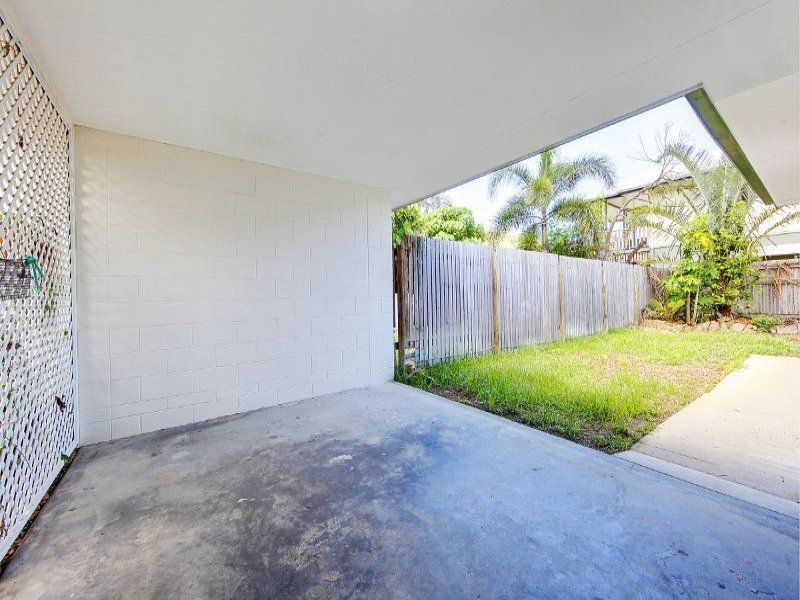 2/17 Leigh St, West End QLD 4810