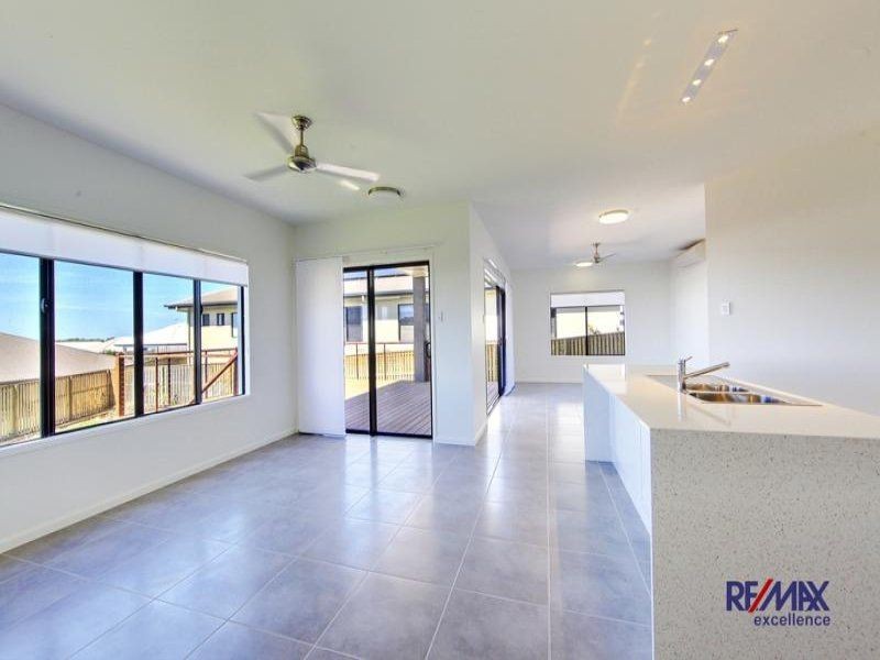 7 Yanooa Ct, Bushland Beach QLD 4818