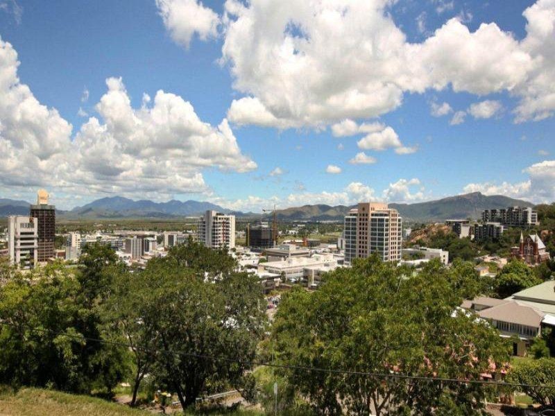 30/15 Hale St, North Ward QLD 4810