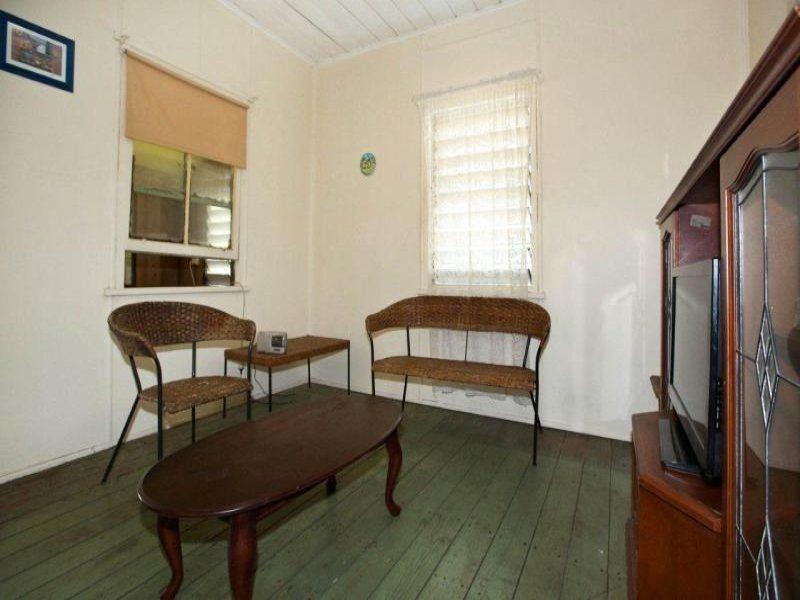 8 Maryvale St, West End QLD 4810