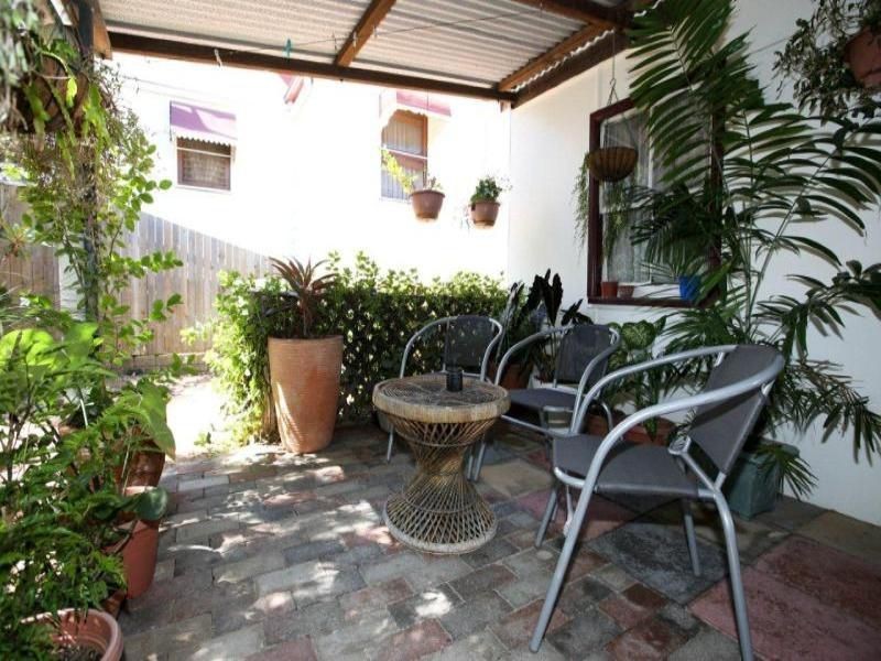 8 Maryvale St, West End QLD 4810