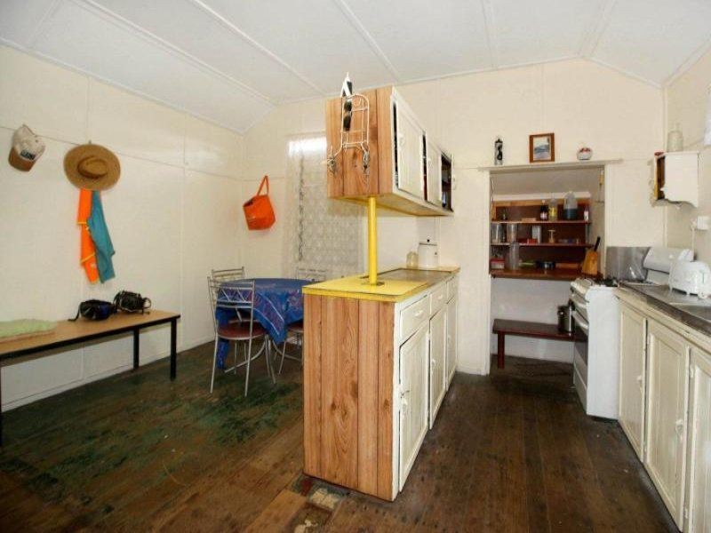 8 Maryvale St, West End QLD 4810