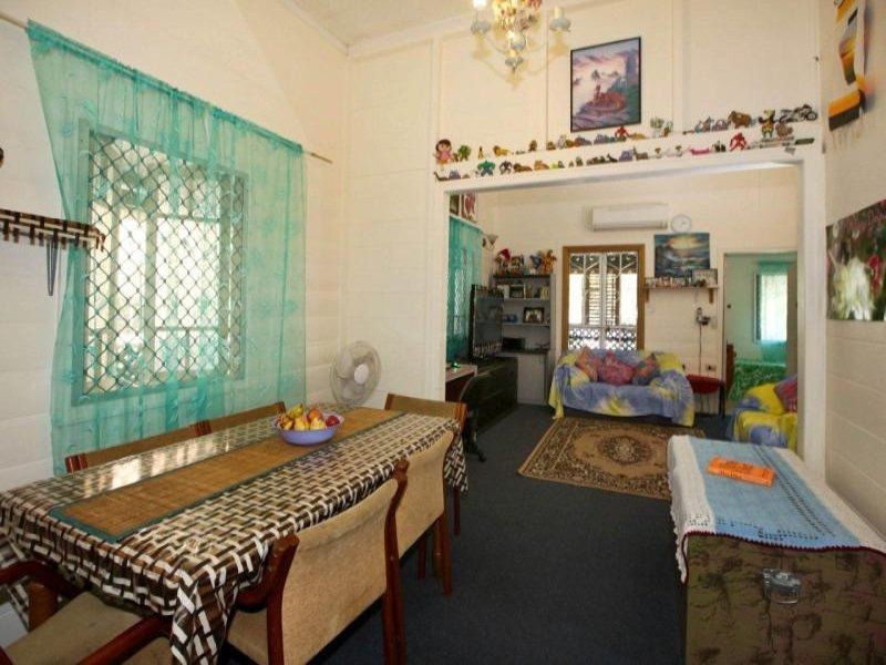 10 Maryvale St, West End QLD 4810