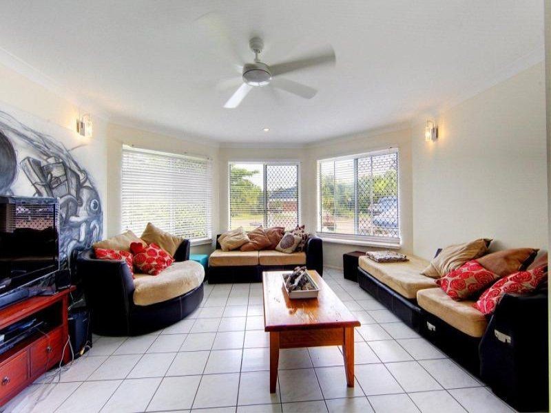 8 Lasindra Ct, Bushland Beach QLD 4818