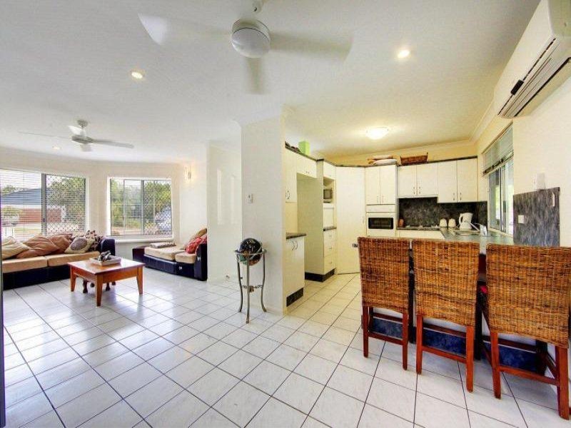 8 Lasindra Ct, Bushland Beach QLD 4818