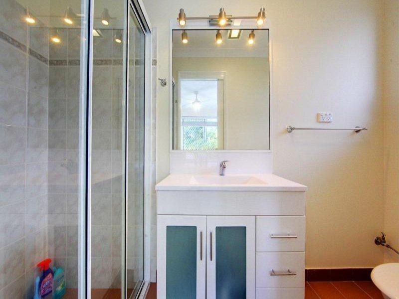 8 Lasindra Ct, Bushland Beach QLD 4818