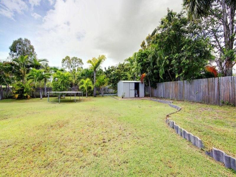 8 Lasindra Ct, Bushland Beach QLD 4818
