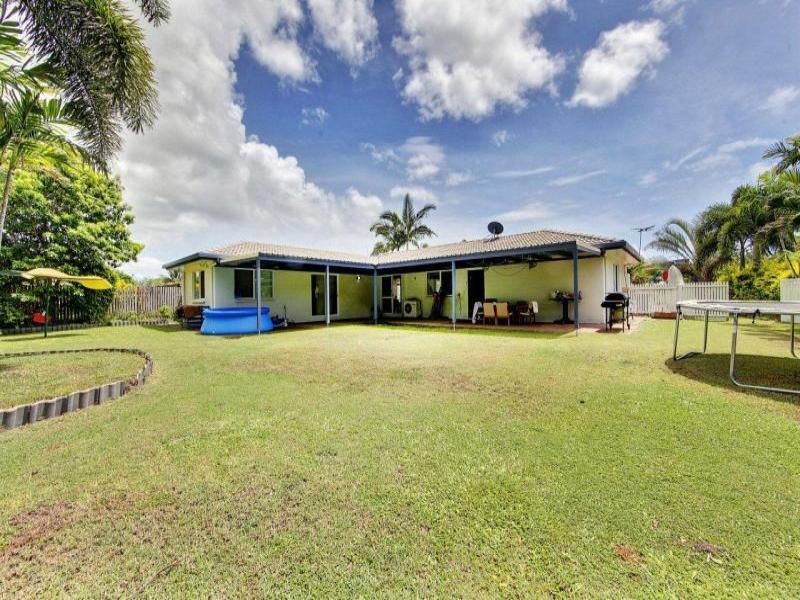 8 Lasindra Ct, Bushland Beach QLD 4818