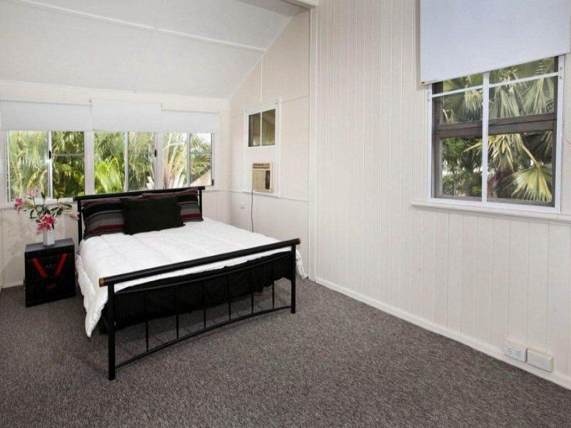 8B Martin St, South Townsville QLD 4810