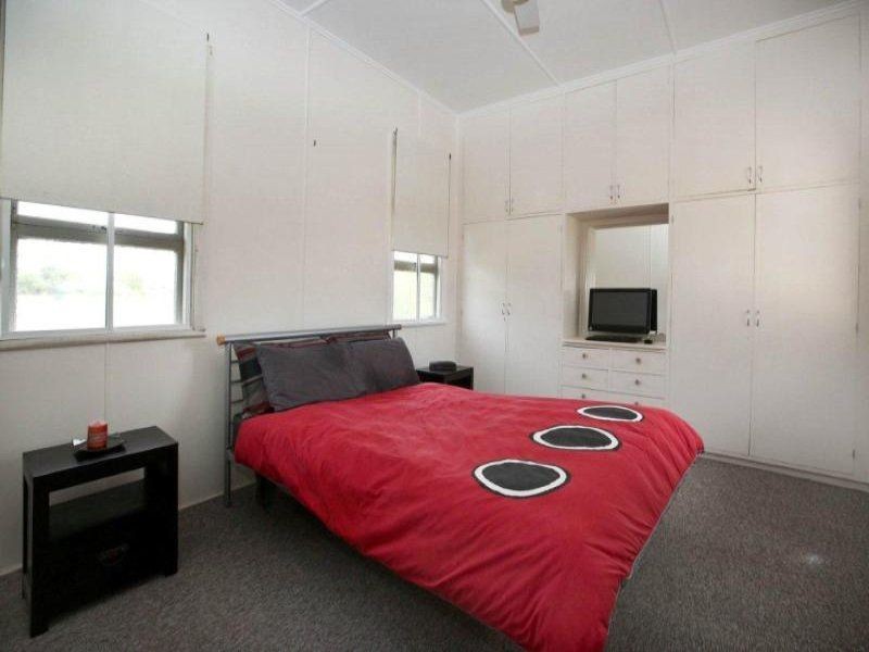 8B Martin St, South Townsville QLD 4810