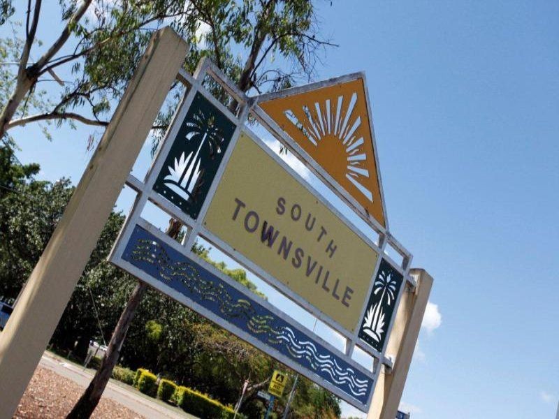 8B Martin St, South Townsville QLD 4810