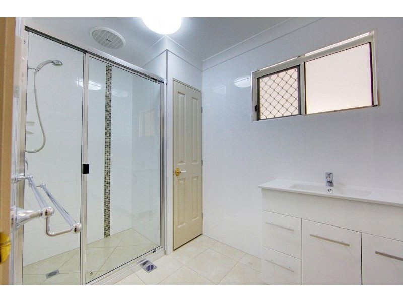 4 Elm Ct, Bushland Beach QLD 4818