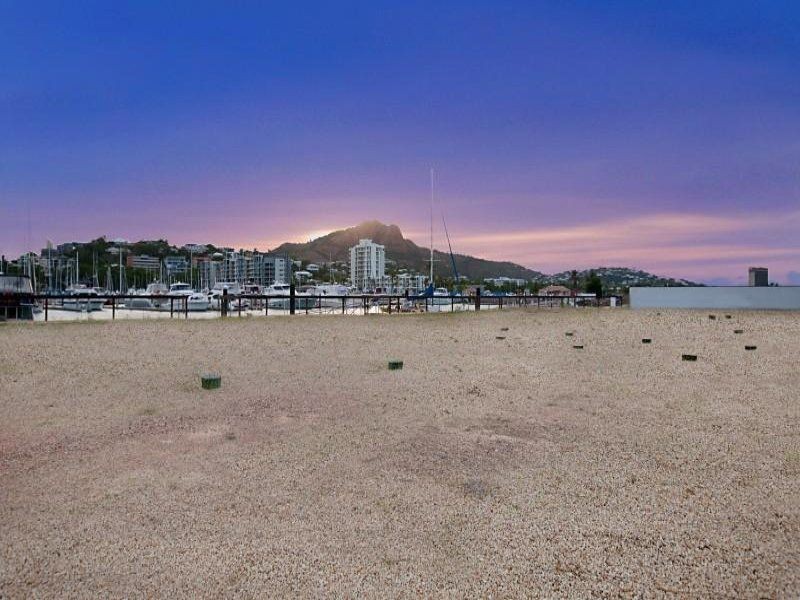 21 Sir Leslie Thiess Drive, Townsville City QLD 4810