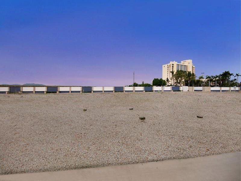 21 Sir Leslie Thiess Drive, Townsville City QLD 4810