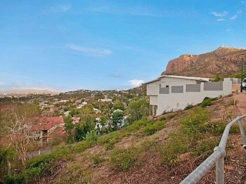 17 Toorak Place, Castle Hill QLD 4810