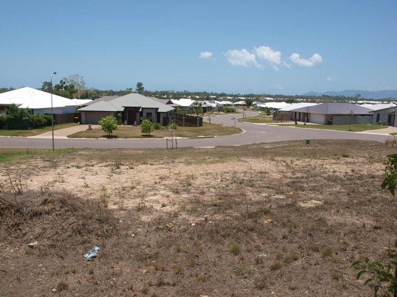 2 Deedes Crescent, Bushland Beach QLD 4818