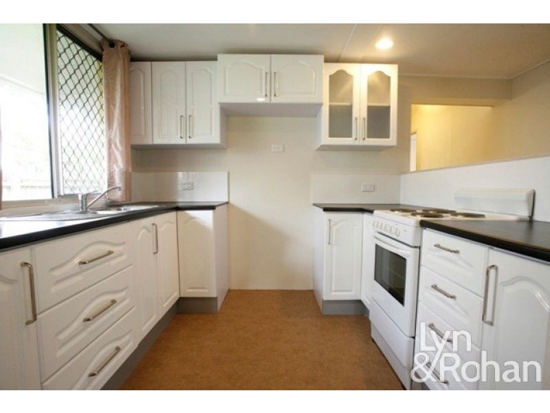 4 Leigh Street, West End QLD 4810