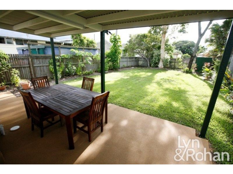 4 Leigh Street, West End QLD 4810