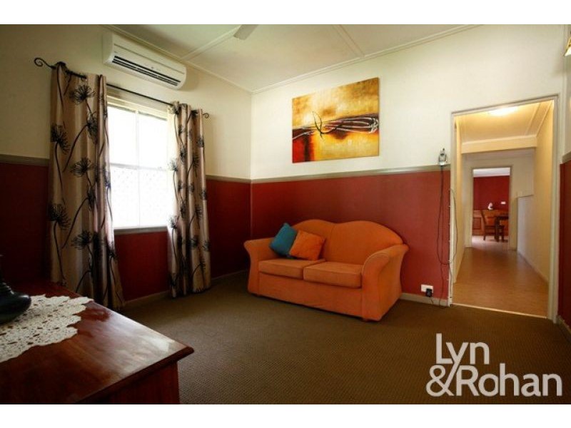 4 Leigh Street, West End QLD 4810