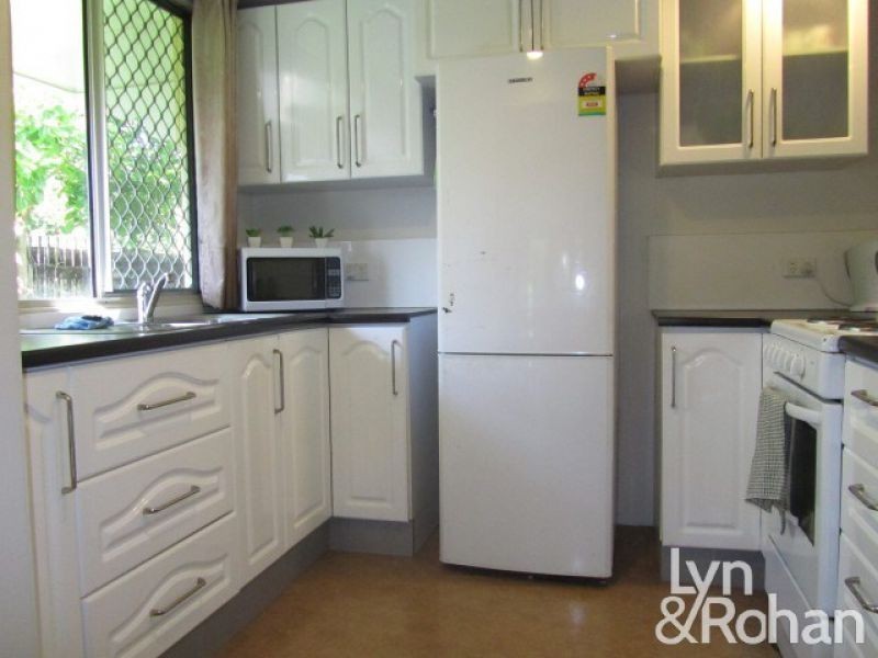 4 Leigh Street, West End QLD 4810
