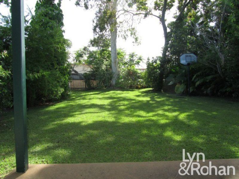 4 Leigh Street, West End QLD 4810