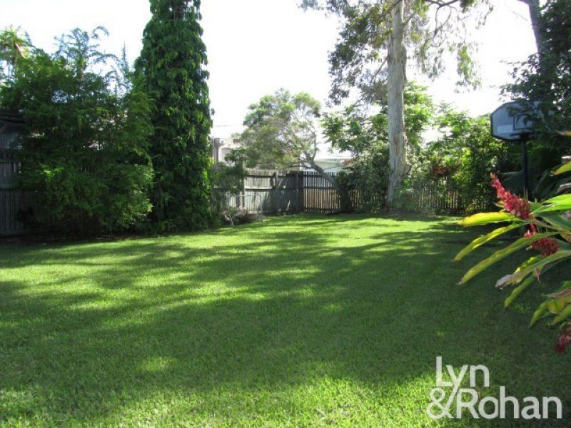 4 Leigh Street, West End QLD 4810