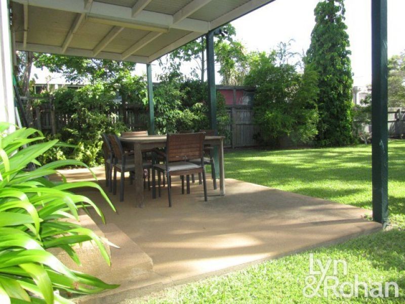 4 Leigh Street, West End QLD 4810